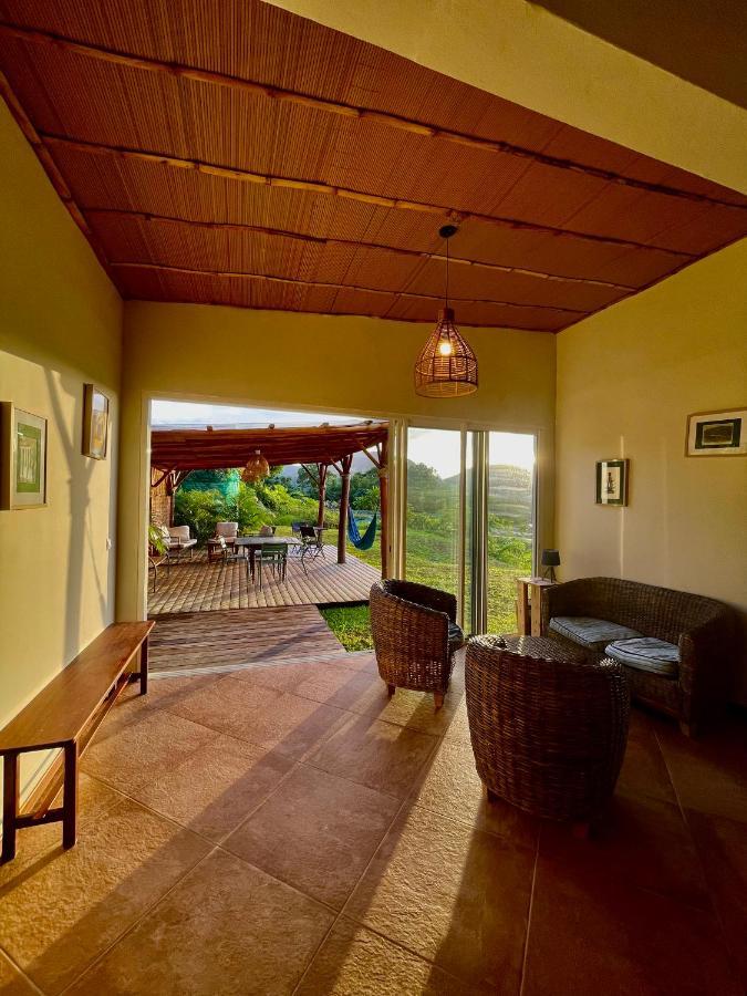 Chambre Et Sdb Privative Ylang Ylang Vue Mont Pelee Dans Maison Partagee Le Morne-Rouge Экстерьер фото